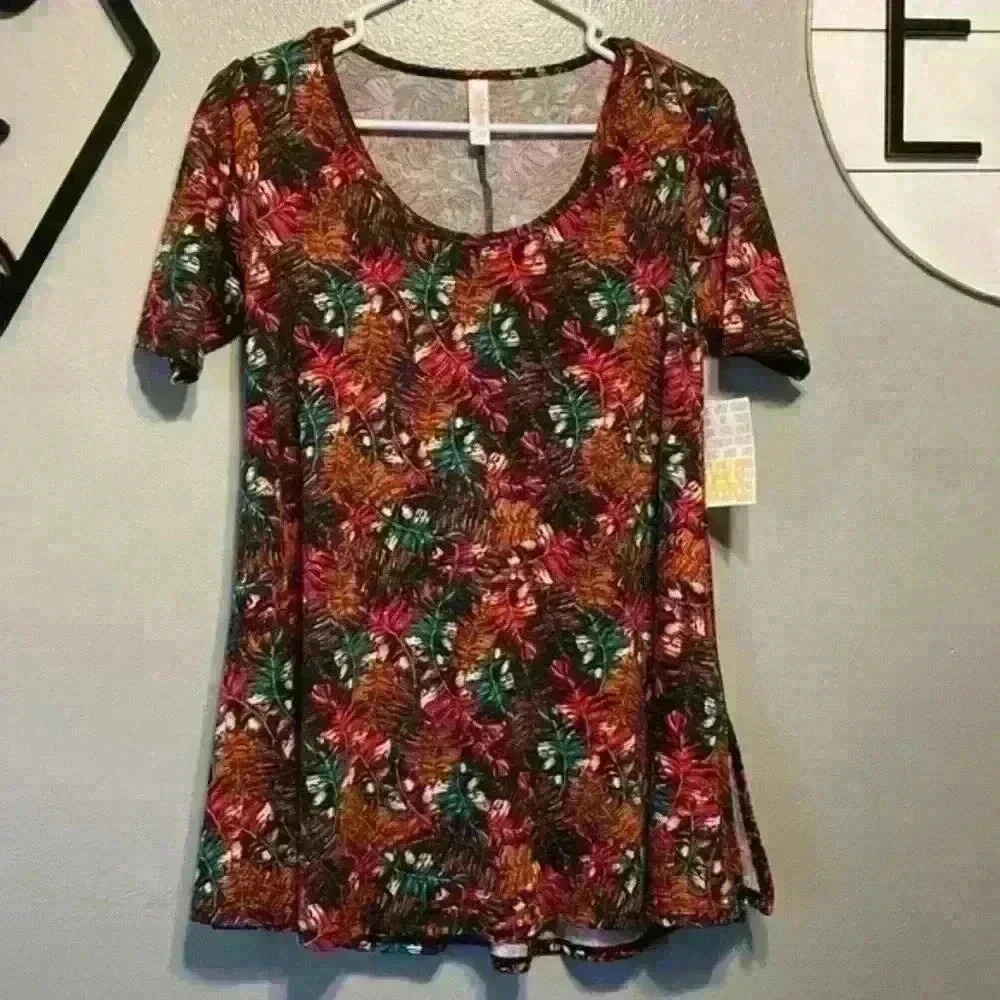 💚 3/$15 LuLaRoe Feather Print Perfect T Size XXS Has Side Slits